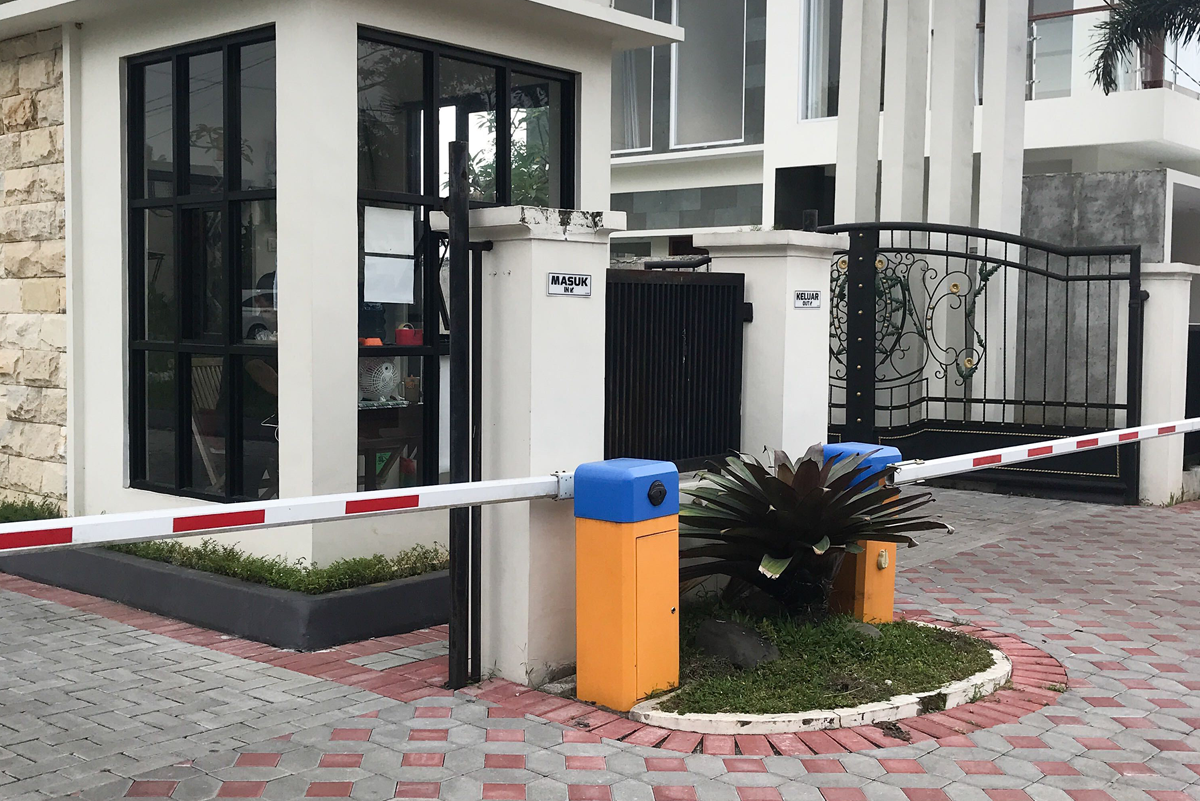Keamanan 24 Jam (Security dan One Gate System)